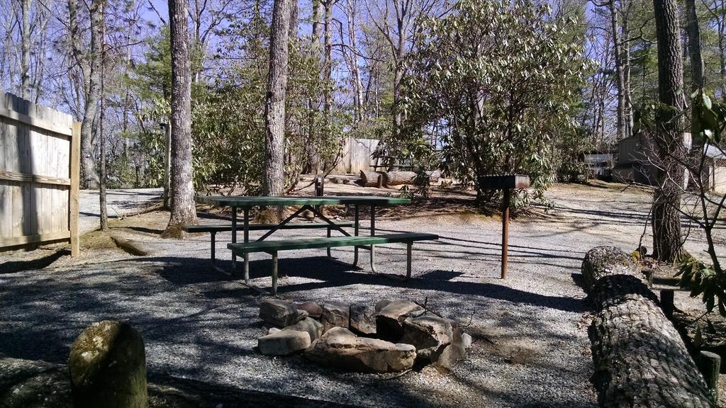 Linville Falls Campground, Rv Park, And Cabins Bagian luar foto