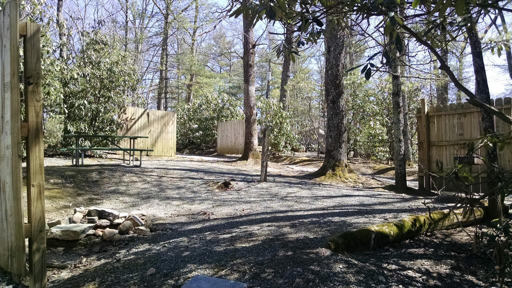 Linville Falls Campground, Rv Park, And Cabins Bagian luar foto