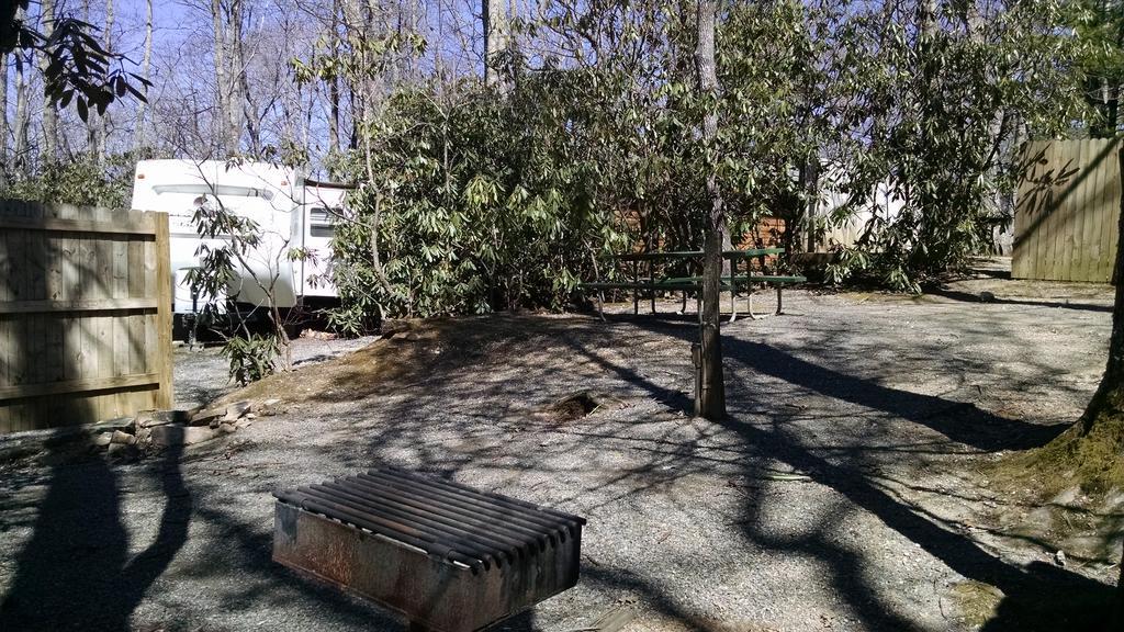 Linville Falls Campground, Rv Park, And Cabins Bagian luar foto