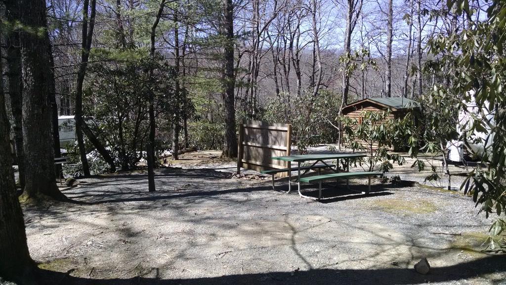 Linville Falls Campground, Rv Park, And Cabins Bagian luar foto