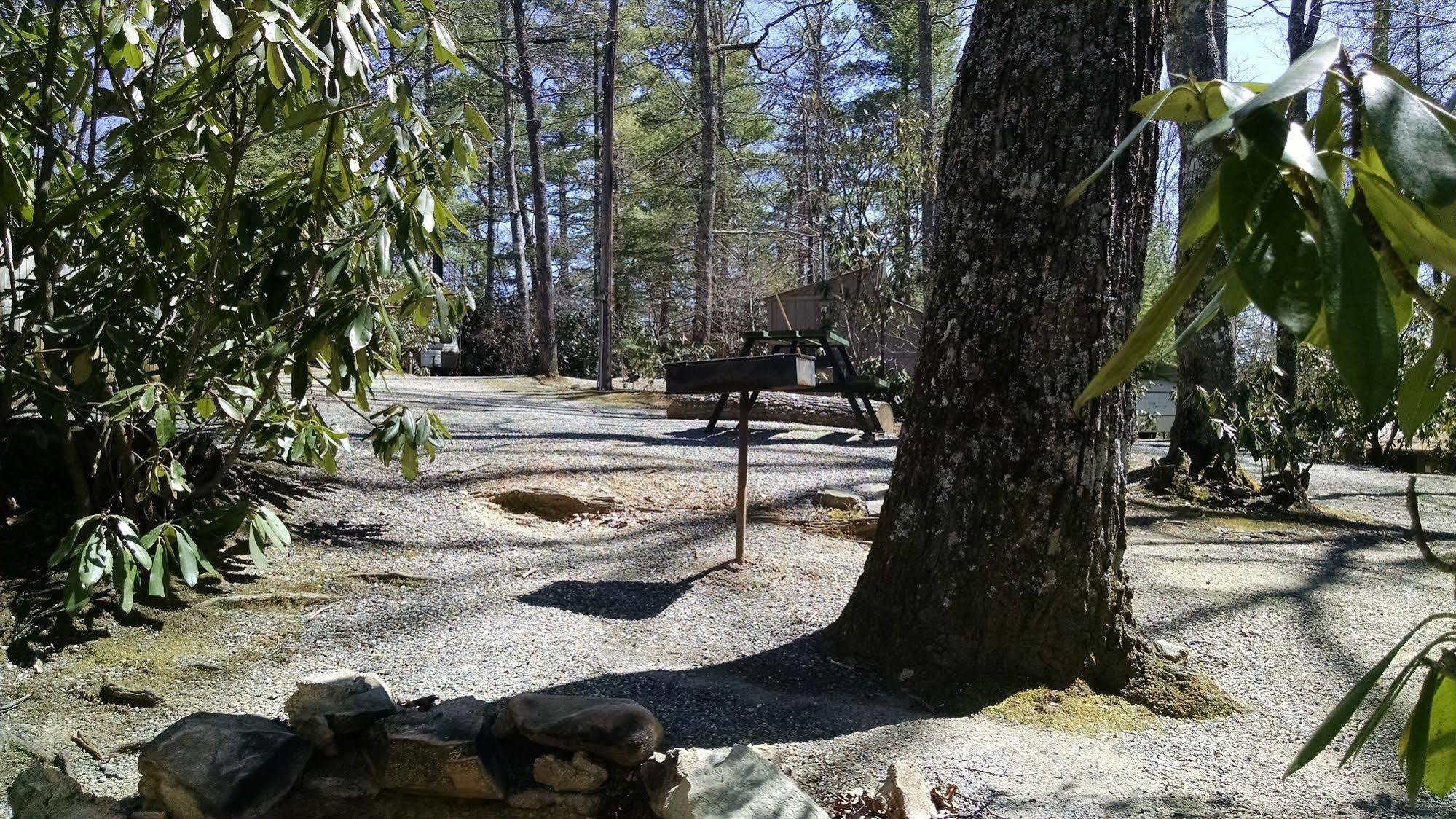 Linville Falls Campground, Rv Park, And Cabins Bagian luar foto