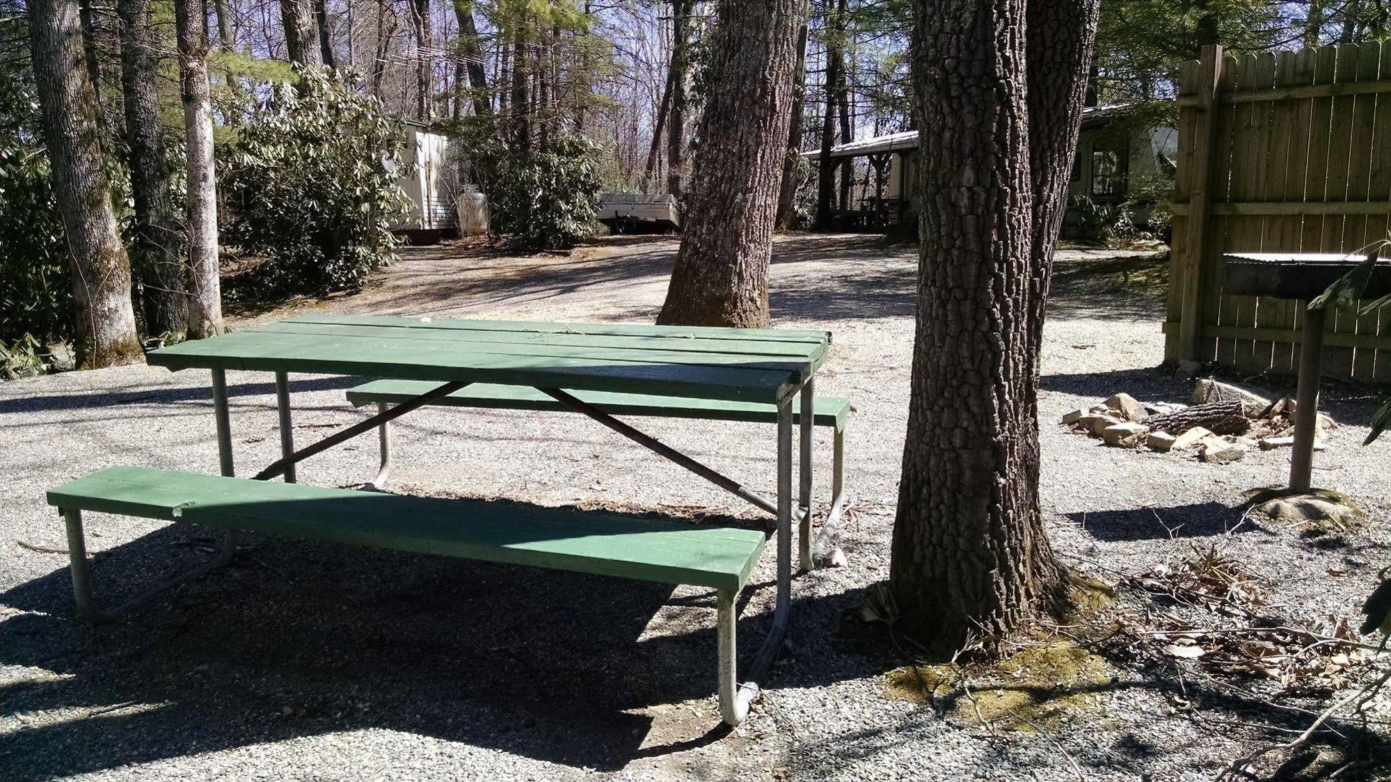 Linville Falls Campground, Rv Park, And Cabins Bagian luar foto
