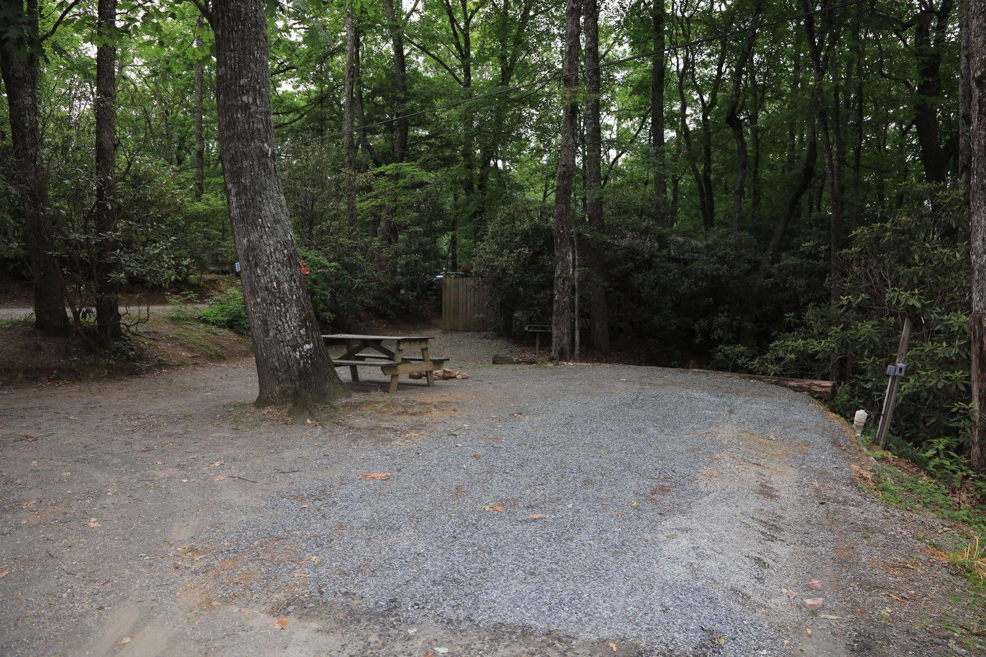 Linville Falls Campground, Rv Park, And Cabins Bagian luar foto